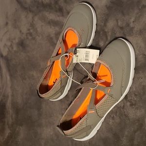 Woman's Grey Athletech Aloha shoes, size 10